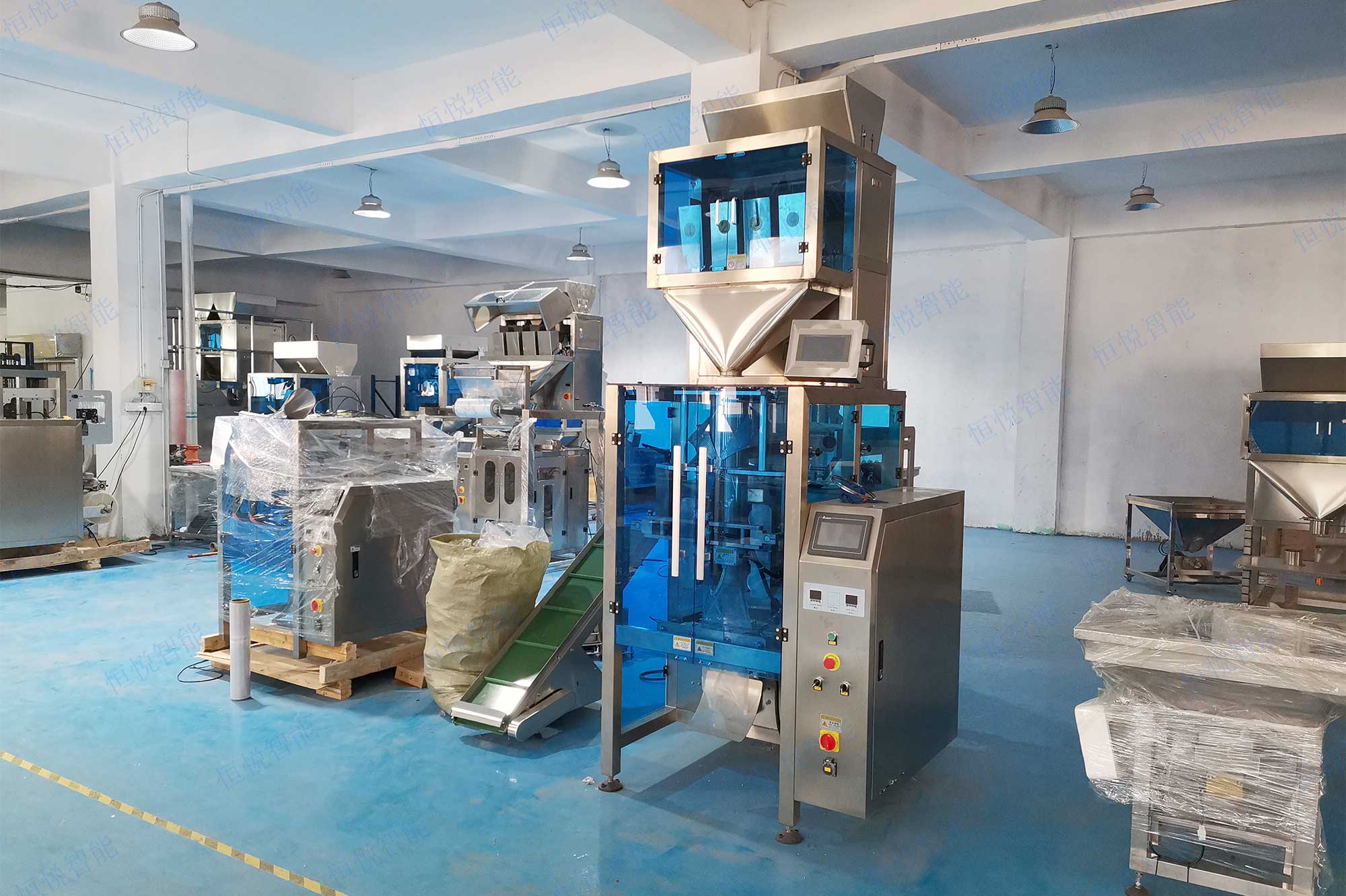 全自動顆粒稱重好色先生视频下载械設備是一種機械給料裝置與傳感器稱重裝置結合的一種定量裝袋機械
